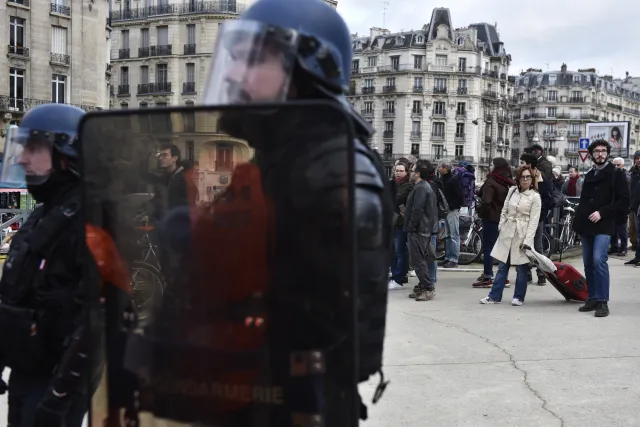 Reforma systemu emerytalnego we Francja. Święta nie przerwały strajków