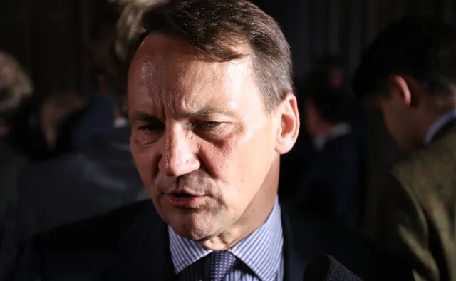 Kaczyński musi przeprosić Sikorskiego za słowa o "zdradzie dyplomatycznej"