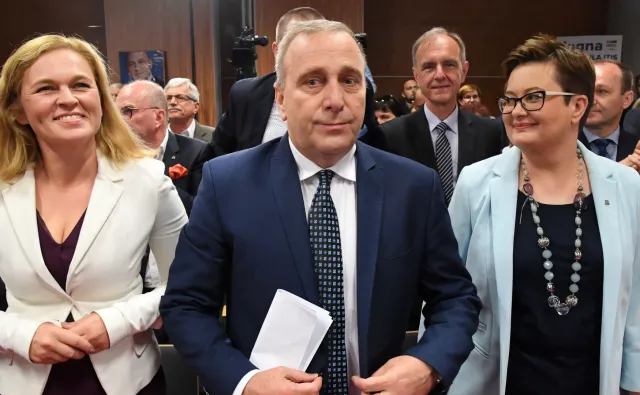 Schetyna: Dzisiejsza władza niszczy sądy, prokuraturę i policję. Naprawimy to