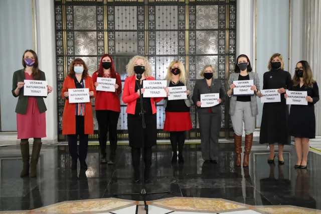 Posłanki Lewicy apelują, by Sejm zajął się projektem "ustawy ratunkowej" ws. aborcji