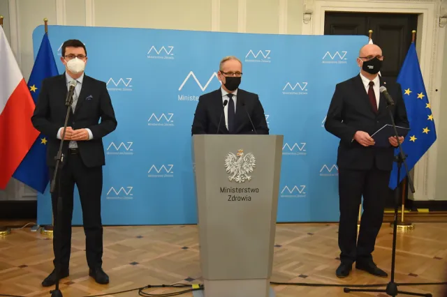 Niedzielski o obostrzeniach: Zmieniamy limity dla niezaszczepionych