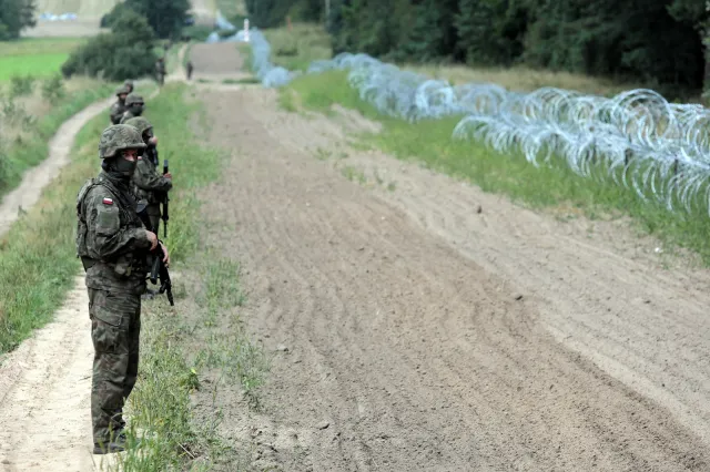 Kamiński: Zatrzymaliśmy 45 osób pomagających przy przerzucie nielegalnych imigrantów do Polski
