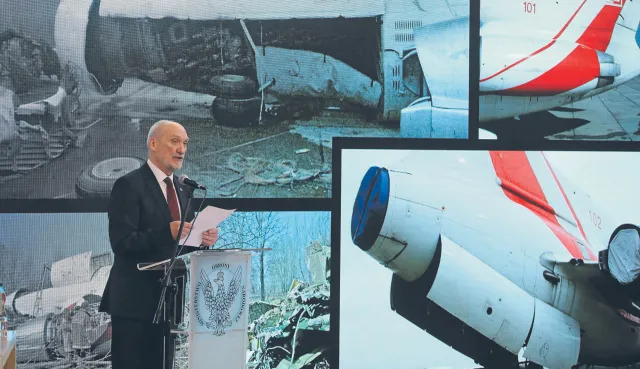 "Ingerencja Rosji i wybuch w Smoleńsku". Macierewicz zaprezentował kolejny raport
