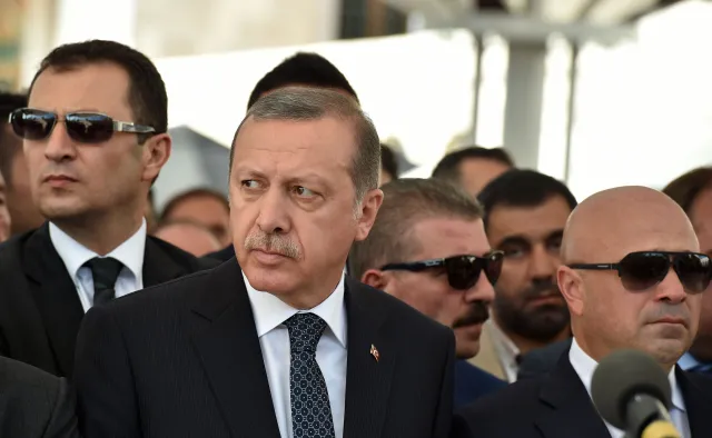 Erdogan nie chce stać się czarną owcą w NATO [WYWIAD]
