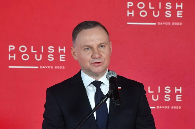 Prezydent Duda w Davos: Ukraina potrzebuje nowoczesnych czołgów i pocisków, by się obronić