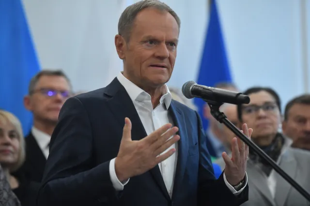 Kaczyński, Ziobro i Tusk z najmniejszym zaufaniem społecznym [SONDAŻ CBOS]