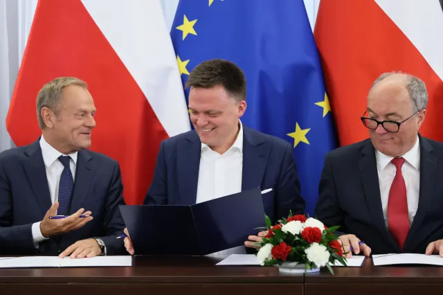 Opozycja bawi się słupkami poparcia. Wspólna lista z mniejszym poparciem niż trzy bloki [SONDAŻ]