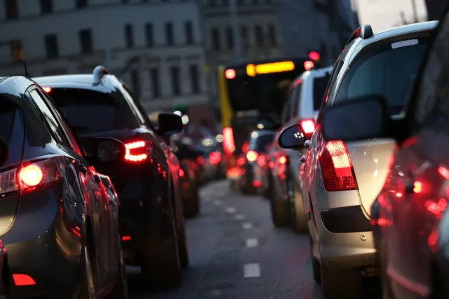 Czy gmina może przejąć prywatny samochód do transportu uchodźców?