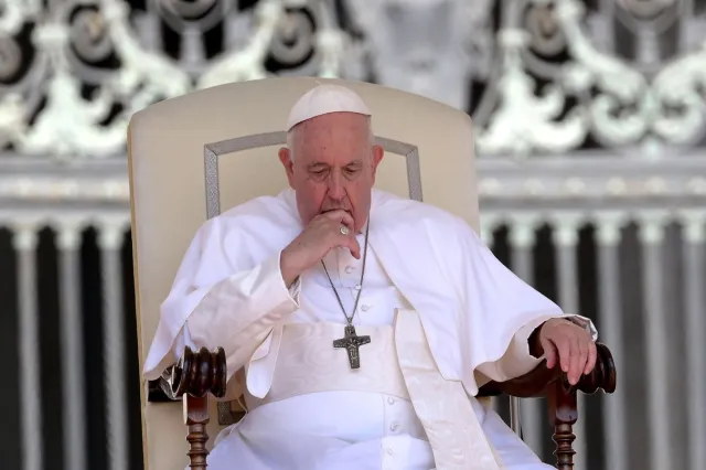 Chirurg operował papieża. W jakim stanie jest Franciszek?