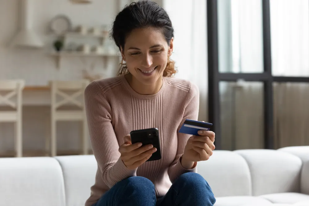 Klienci posiadający najnowszą wersję aplikacji CA24 Mobile, którzy korzystają ze smartfonów z systemem iOS, mają możliwość ustawiania własnych widżetów na ekranie głównym i ekranie blokady telefonu.