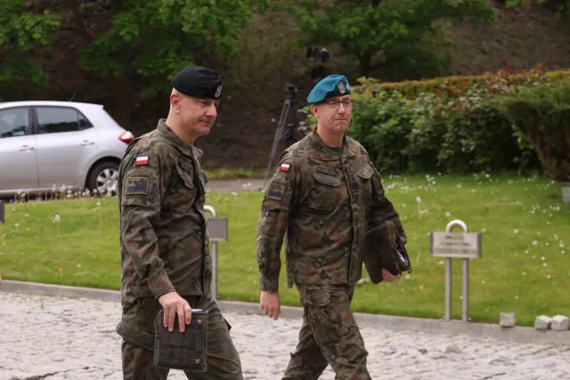 Rzucają ręcznik, czyli generałowie jak politycy. Dlaczego najważniejsi oficerowie Wojska Polskiego chcą odejść ze służby?