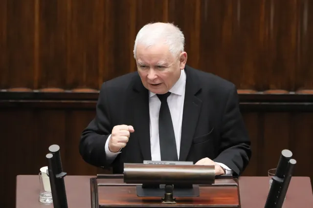 "Pan jest niemieckim agentem". Jarosław Kaczyński wtargnął na mównicę sejmową