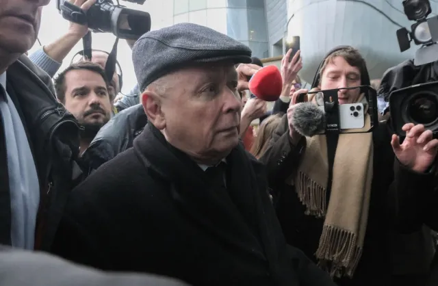 Kaczyński w siedzibie TAI. "Przyjechałem ocenić skalę łamania prawa"