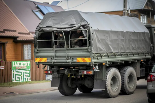 My tu dalej żyjemy normalnie. Reportaż z Białowieży
