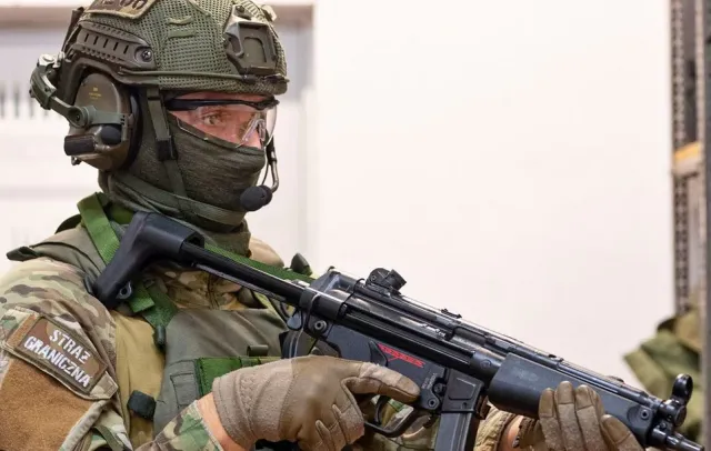 Policji nie stać na karabinki? Kwota przetargu niższa niż produkty