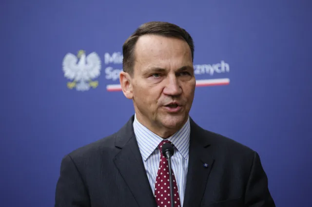 Sikorski o wojnie hybrydowej: Jeśli zostanie ranny Polak, to podejmiemy działania, które Rosja zauważy