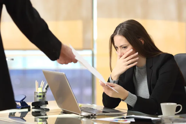 Kogo nie wolno zwolnić z pracy? Te osoby są chronione przez prawo [LISTA]