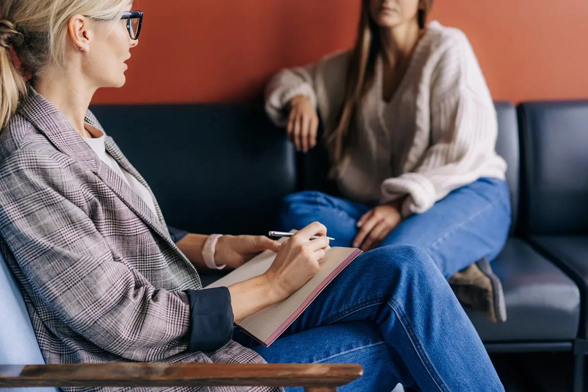 Publiczna pomoc psychologiczna coraz dostępniejsza. Niestety wiele osób wciąż o tym nie wie