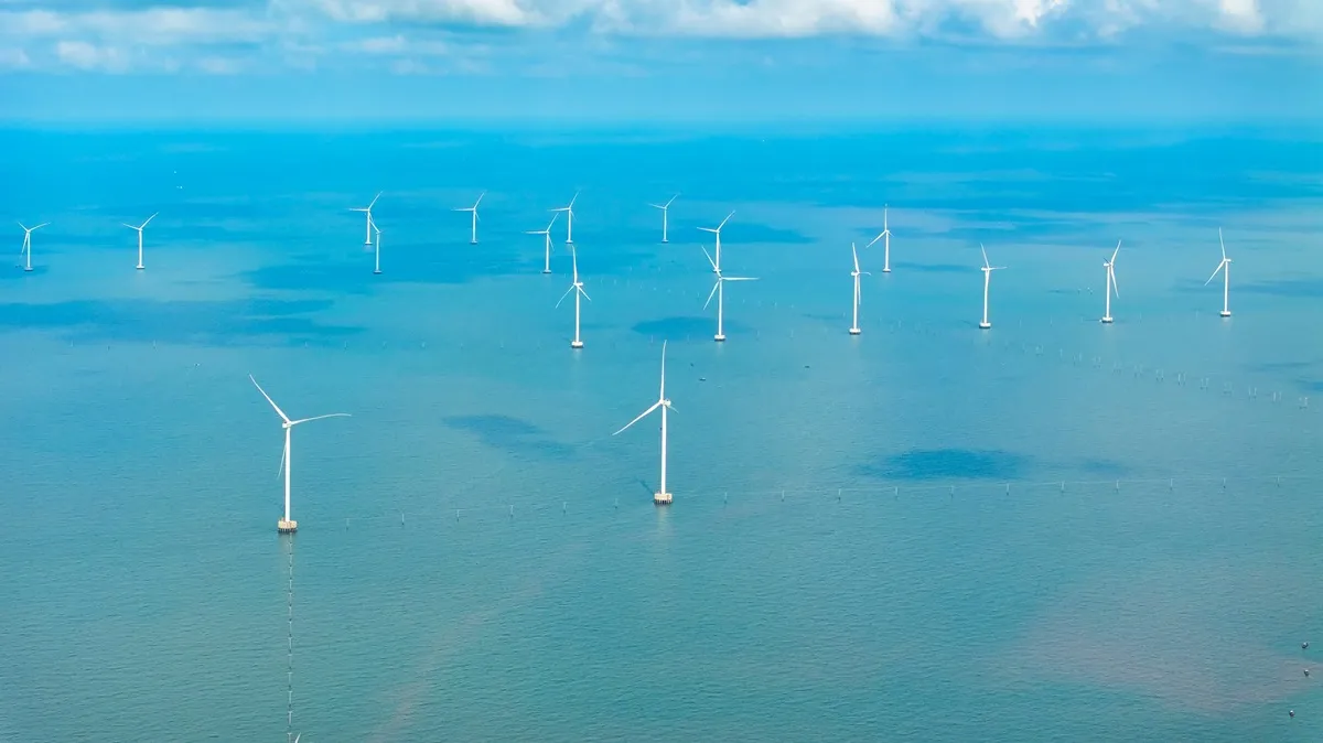 Morska energetyka wiatrowa ma być bardziej polska. Tusk: "Nikt już więcej nie będzie rolował Polaków"
