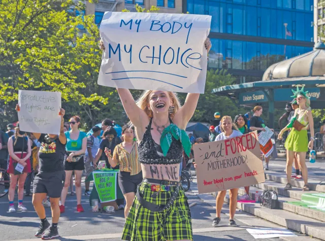 Demografia w USA: Mniej aborcji, więcej narodzin