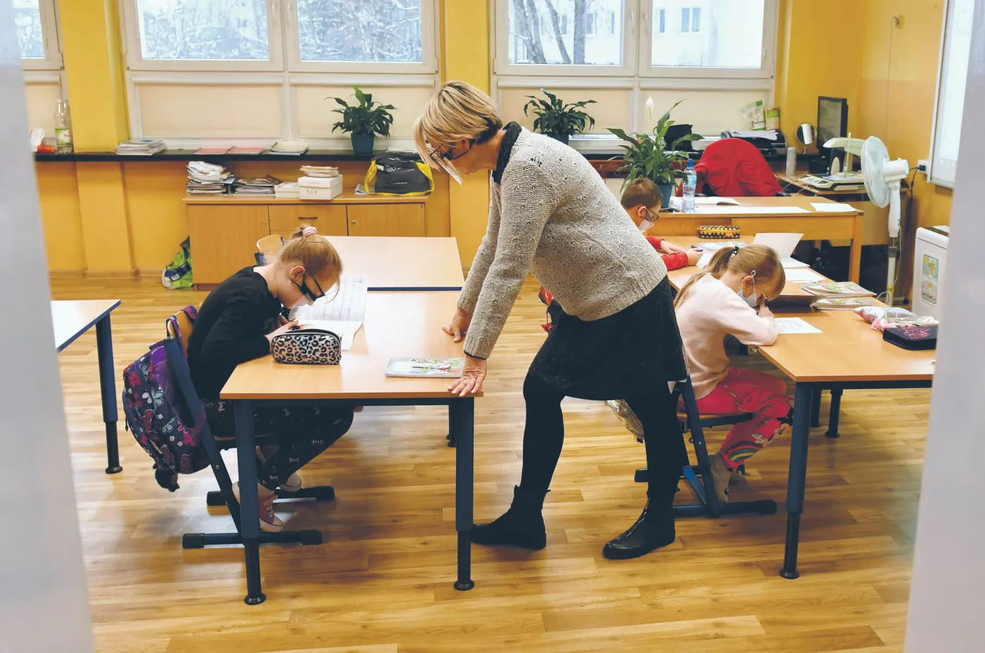 Mutacje wirusa zagrażają polityce państw które zostawiły szkoły otwarte