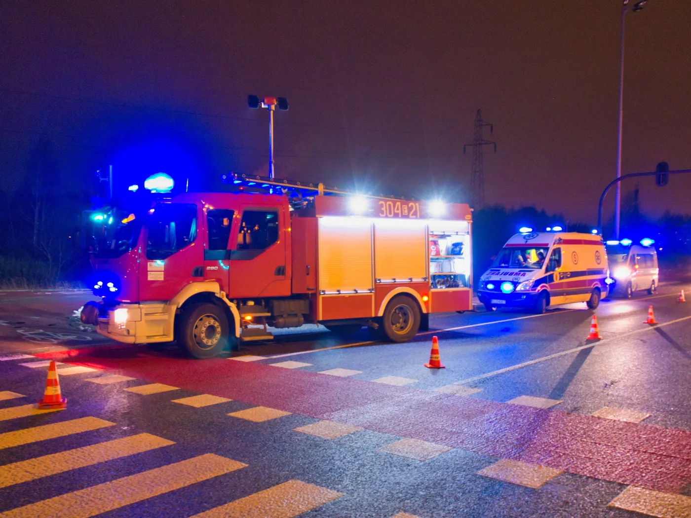 Nocny pożar pod Warszawą. 90 strażaków w akcji