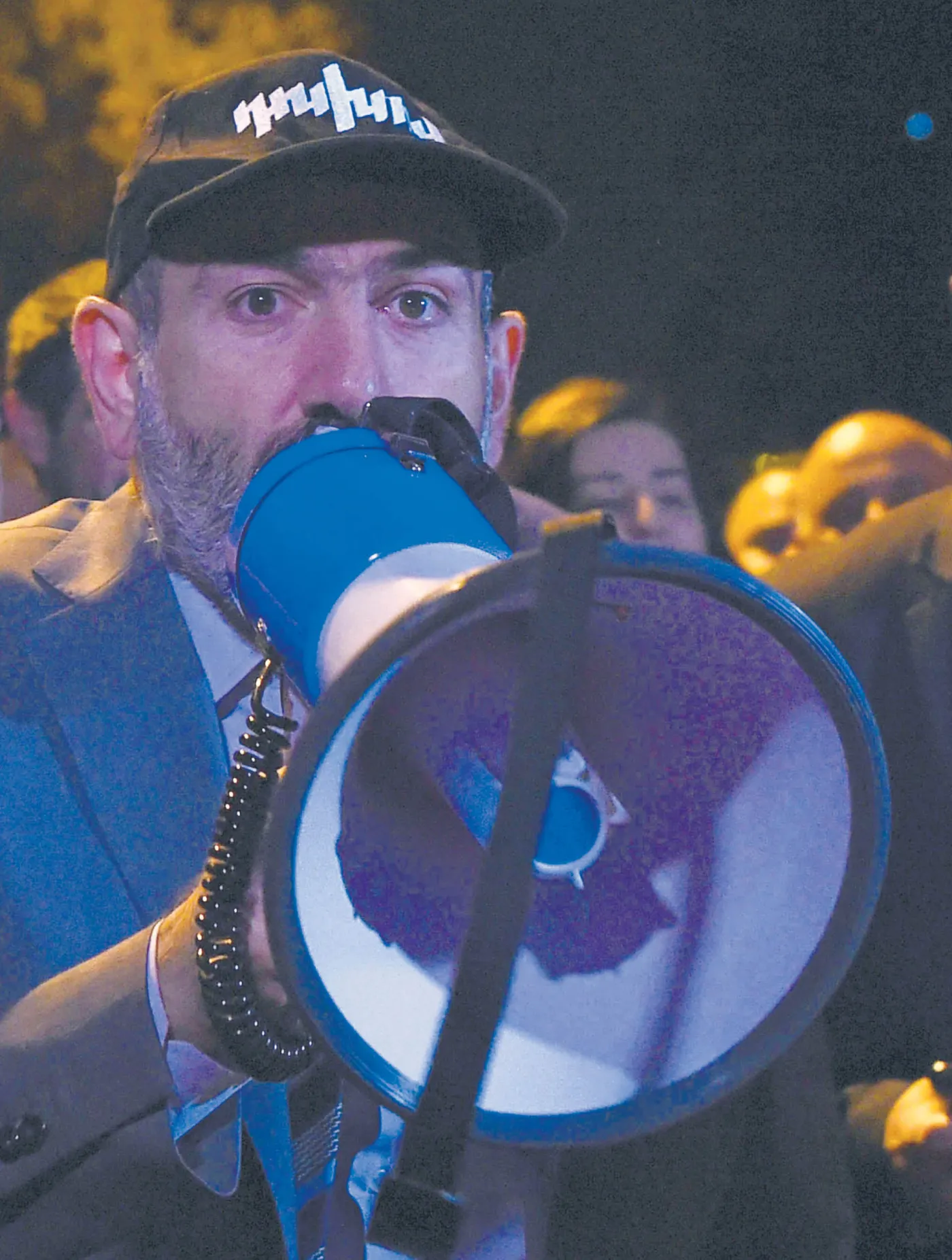 Rewolucyjny premier w starciu o pełnię władzy