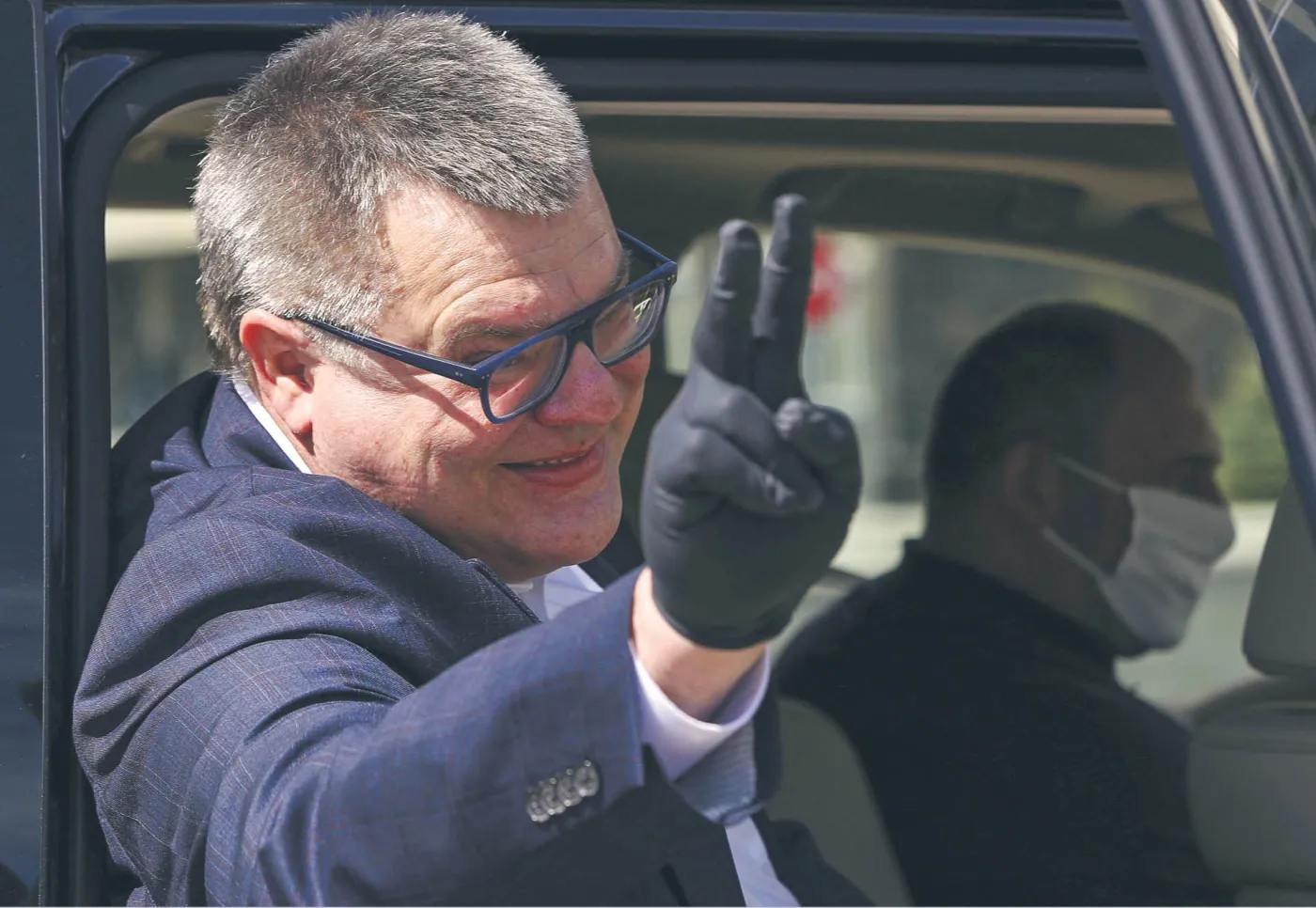 Kandydat zza krat aresztu