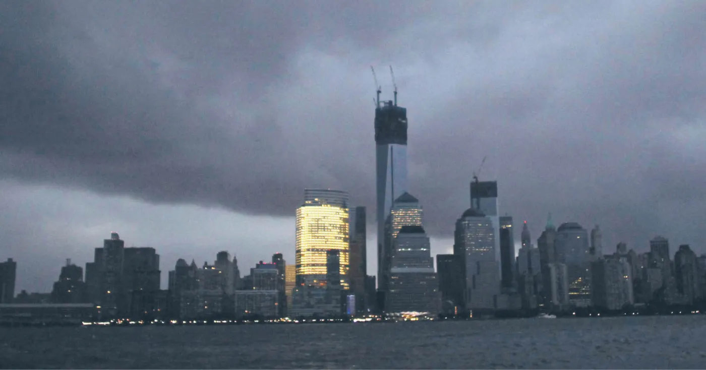 Blackout na Manhattanie w 2012 r. po uderzeniu huraganu Sandy – przestała wówczas działać nowojorska giełda. Prąd był jedynie w biurowcu banku Goldman Sachs