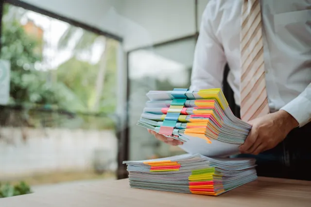 Jak potwierdzić staż pracy w 2026 r.? Jeden dokument z ZUS zapewni dłuższy urlop, dodatki i odprawy