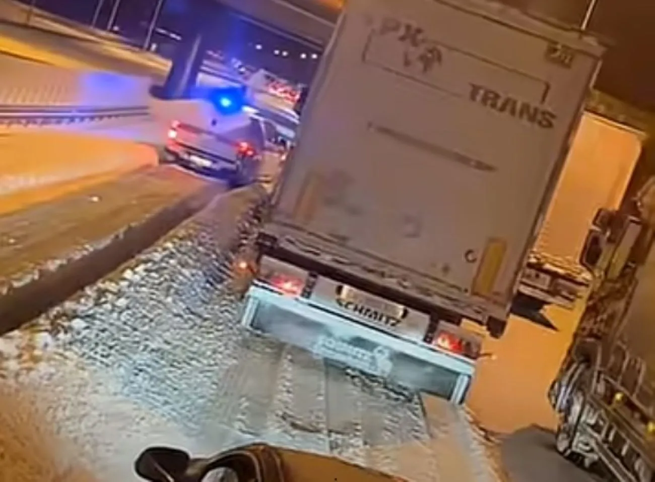 Armageddon na S7. Kierowcy stali w śnieżnym korku nawet osiem godzin. Dziś może być również źle