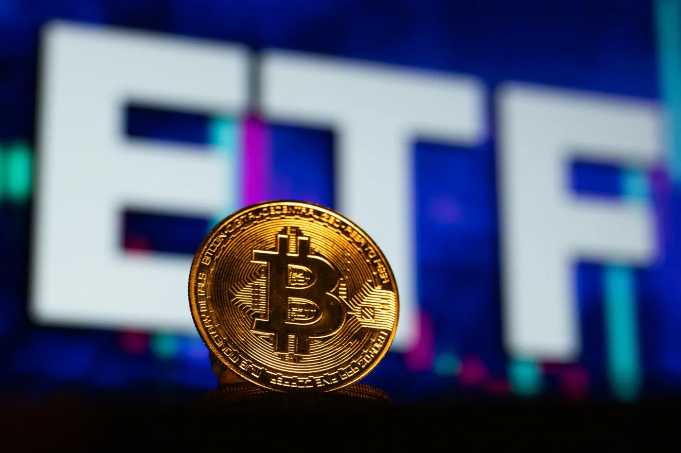 Bitcoin na tle napisu ETF