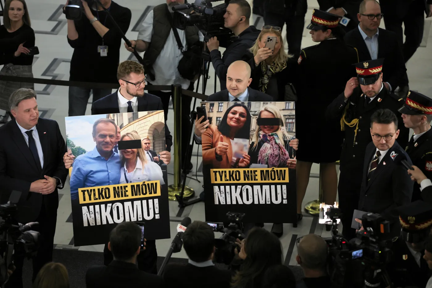 Kary finansowe dla posłów PiS. Matecki i Woś stracą połowę uposażenia