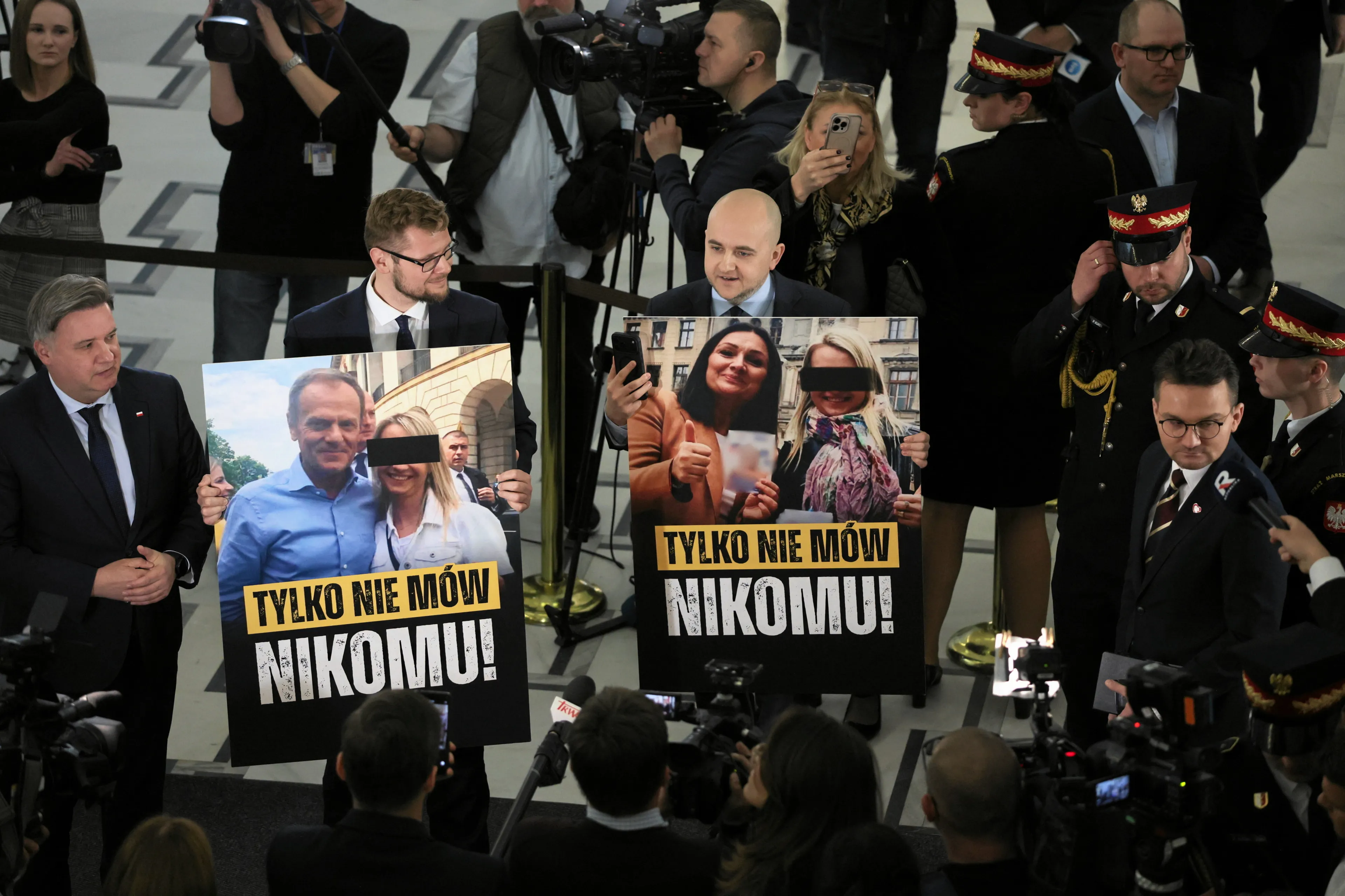 Kary finansowe dla posłów PiS. Matecki i Woś stracą połowę uposażenia