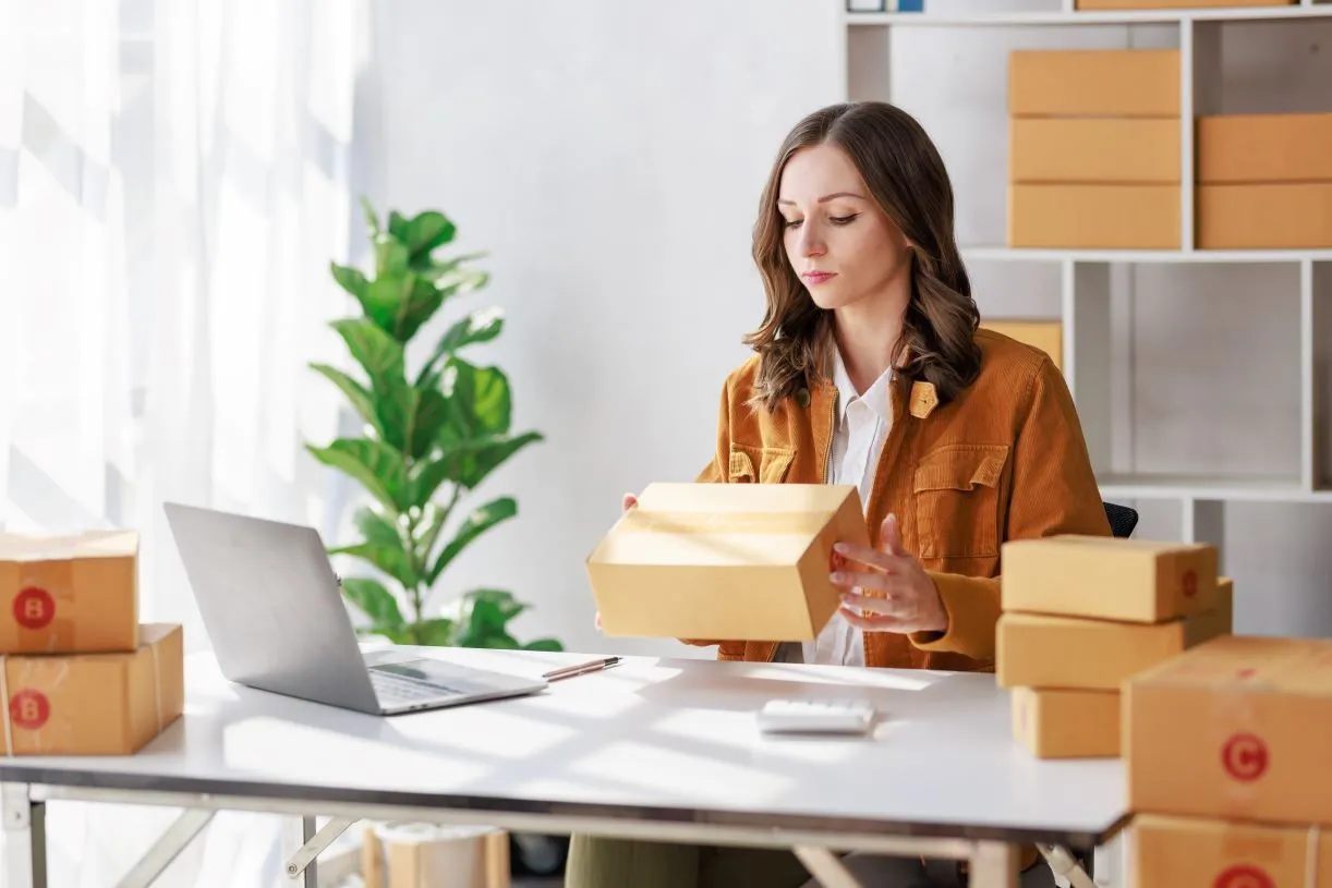 sklep zwrot paczka ecommerce internet zamówienie
