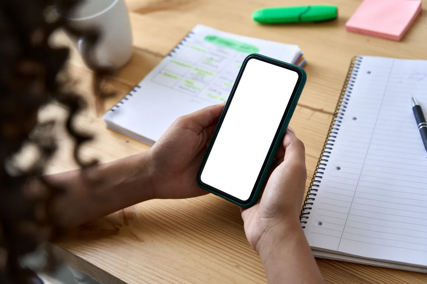Zakaz używania telefonów w szkołach średnich. 10 ważnych zasad