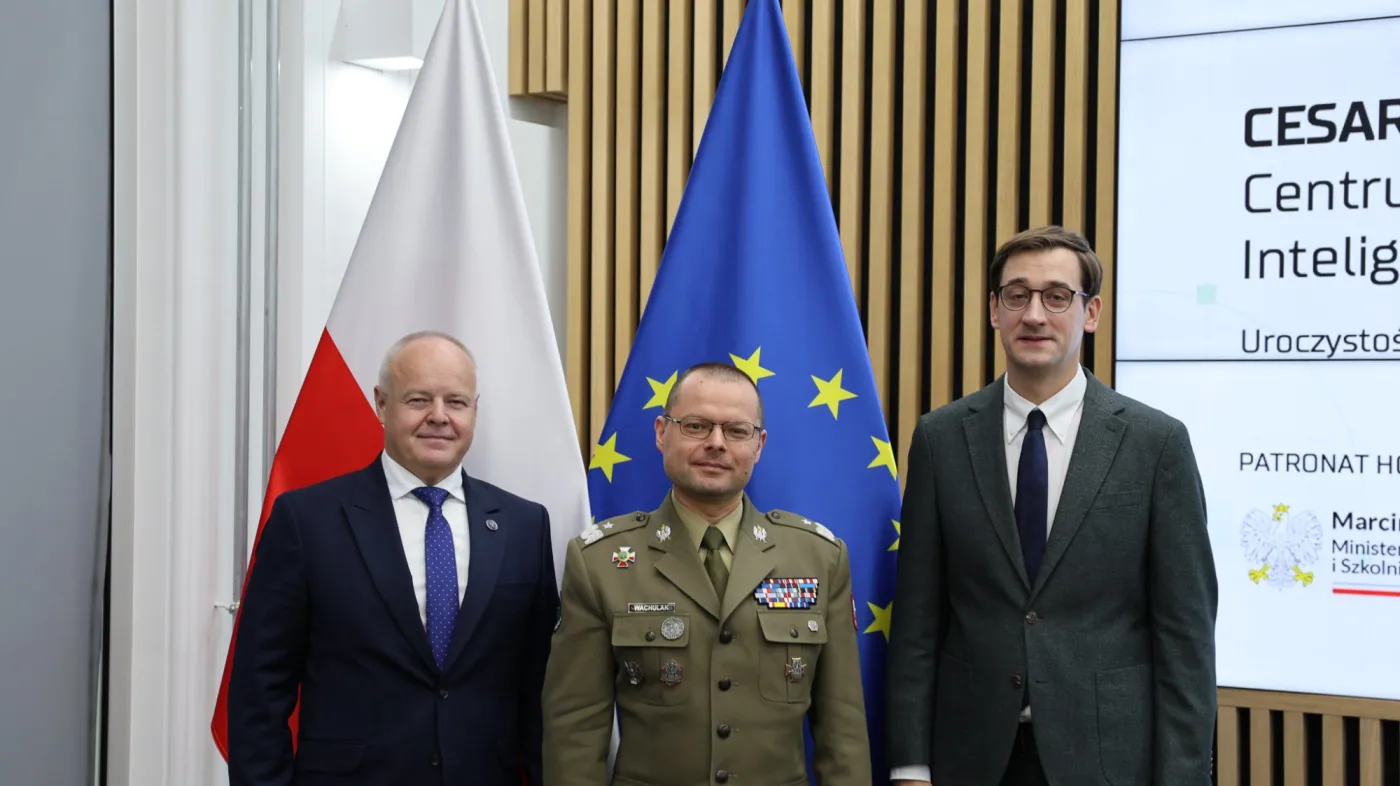 Od l. Min. M.Gzik, gen. P.Wachulak (WAT) i prezes H.Cichocki