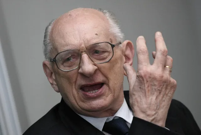 Spór Bartoszewskiego z Sikorskim: Okłamał mnie