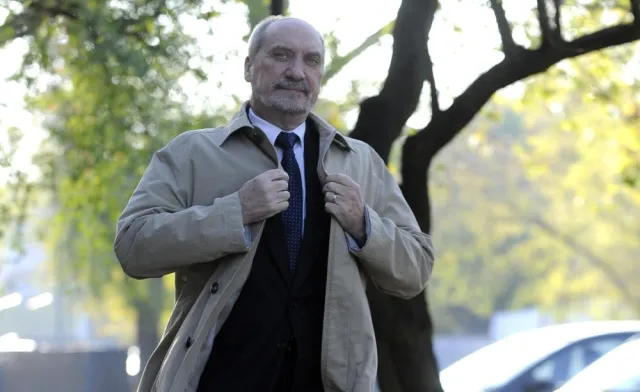 Macierewicz o Smoleńsku: "Wszystkie znane nam fakty świadcza o tym, że to był zamach"