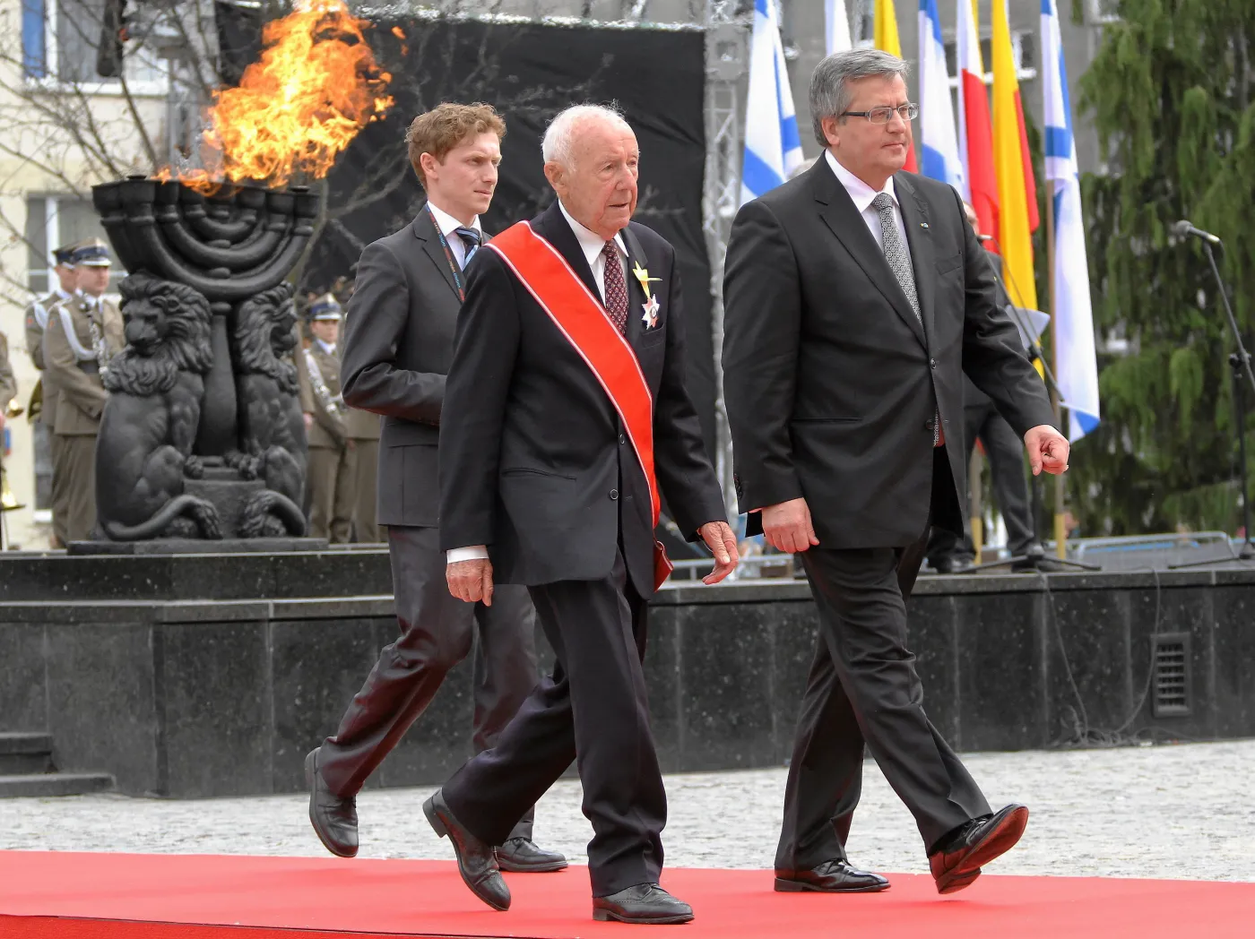 Weteran powstania Symcha Ratajzer - Rotem i prezydent RP Bronislaw Komorowski