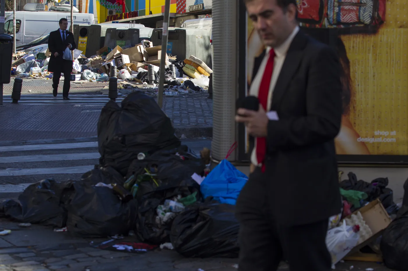 1560222-smieci-w-madrycie.jpg