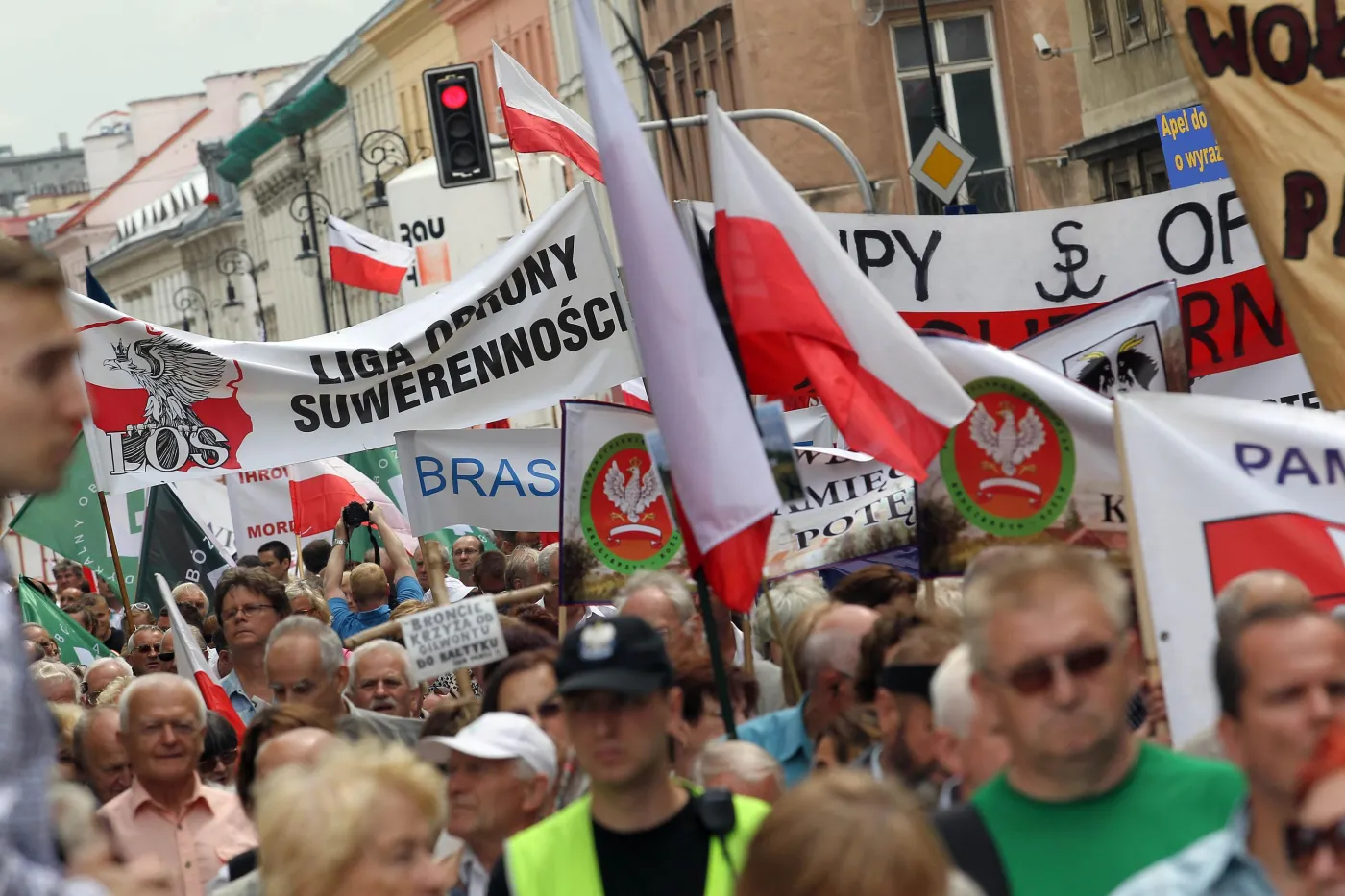 Marsz Pamięci przeszedł ulicami Warszawy: Prezydent nie miał odwagi powiedzieć prawdy o Wołyniu