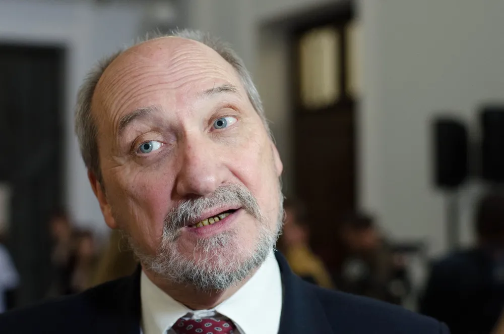 2207719-antoni-macierewicz.jpg