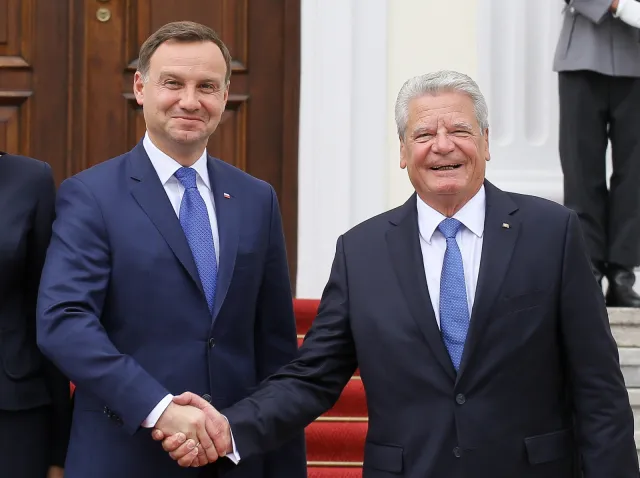 Chcecie baz, przyjmijcie uchodźców. Imigranci piszą agendę Dudy