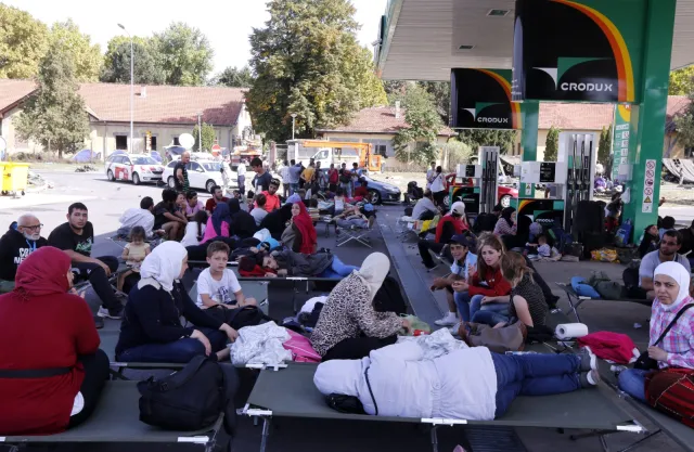 Premier Włoch: UE potrzebowała 3 miesięcy by zrozumieć problem uchodźców