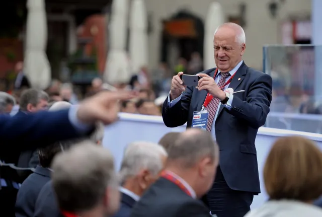 Opozycja krytykuje karę dla tygodnika "Wprost". Niesiołowski zadowolony