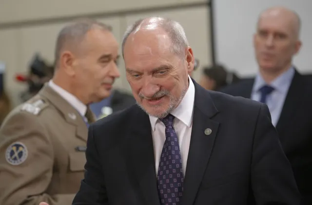 Macierewicz: Jest decyzja o stałej obecności wojsk NATO w Polsce