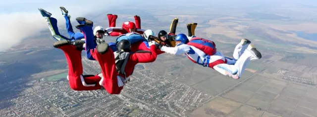 Rekordowy skok ze spadochronem: Kaskader poleci w dół szybciej od dźwieku