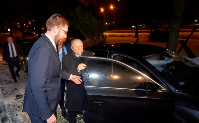 "Der Spiegel": Kaczyński kontynuuje pełzający pucz