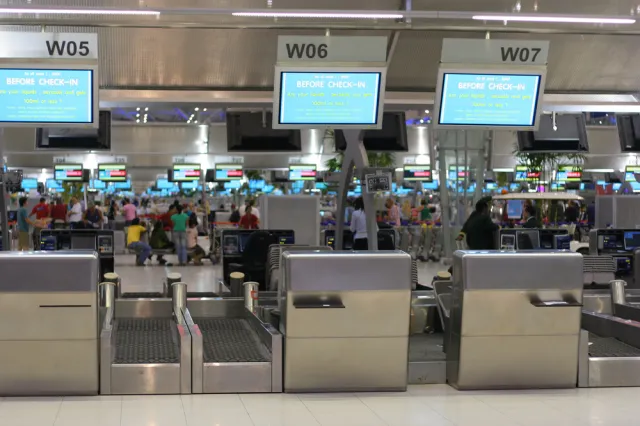 Wielka Brytania: Jacek Międlar zatrzymany na lotnisku Stansted